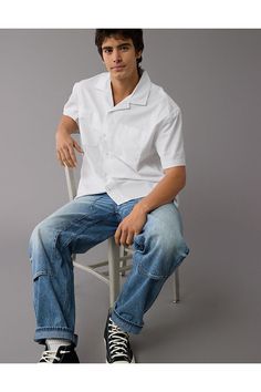 Crisp oxford cotton with a hint of stretch/Camp collar/Full button-up front/Single chest pocket/This shirt is Real Good: Made with the planet in mind & a promise to continue to do better. Button Up Shirt Outfit Mens, Men White Shirt, Shirt Outfit Men, White Jeans Men, Athletic Fit Jeans, Dream Jeans, White Shirt Men, Loose Jeans, Do Better