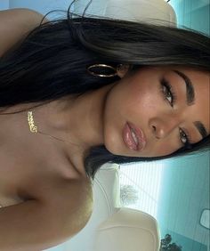 Clean Prom Makeup, First Date Outfit Summer, Facial Harmony, Gold Jewellery Necklace, Bombshell Makeup, Sunkissed Makeup, Senior Picture Makeup, Makeup Bridesmaid, Date Makeup