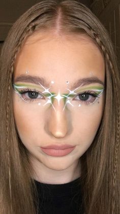 Alien Make Up Pretty, Rhinestone Alien Makeup, Subtle Alien Makeup, Alien Theme Makeup, Alien Make Up Easy, Alien Themed Makeup, Alien Costume Silver, Alien Makeup Green, Alien Costume Women Makeup