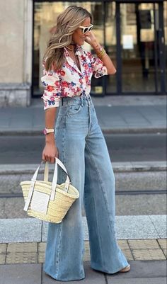 Summer Party Outfit Ideas For Women, Casual Daily Outfits Summer, Stripe Top And Jeans Outfit, Smart Casual Work Outfit Spring 2024, Glamorous Spring Outfits, Light Jeans Outfit Spring, Summer Fashion 2024 Trends Casual, Minimalist Summer 2024 Outfits, Style 2024 Womens Fashion