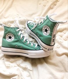 Green Converse Outfit Aesthetic, Green Converse Outfit Ideas, Aesthetic Converse Outfits, Preppy Converse, Green Converse Outfit, Converse Outfit Aesthetic, High Top Converse Outfit, Tenni Shoes