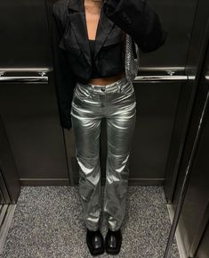 Silver Pants Aesthetic, Silver Fits Aesthetic, 2023 Fashion Outfits, Silver Pants Outfit, Aina Simon, Silver Pants, Metallic Pants, New Years Eve Outfits