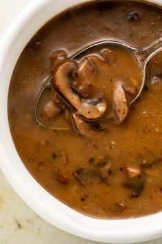 This Vegan Mushroom Gravy is flavorful, smooth, and the perfect addition to any protein or side of your choice! This recipe comes together in minutes, and it is soo easy to make. Cheap Gluten Free, Vegan Mushroom Gravy, Mushroom Gravy Recipe, Eating Gluten Free, Easy Gluten Free Recipes, Vegan Mushroom, Mushroom Gravy, Savory Food, Holiday Dinners