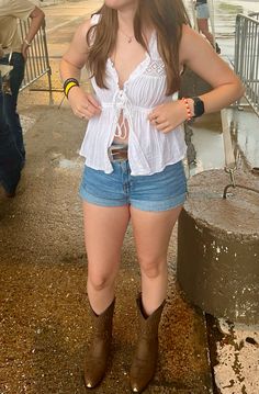 Noah Kahan, Country Concert, Concert Fits, Fit Ideas, Inspired Outfits, Country Outfits, Photo Inspo