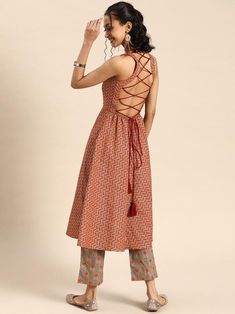 Deep Back Tie Up Printed kurta With Palazzo Pants Set vitansethnics Backless Kurti, Sleeveless Kurti Designs, Western Dress For Women, Indian Dresses For Women, Kurta With Palazzo, Trendy Outfits Indian, New Kurti Designs, Ethnic Motifs, Simple Kurta Designs