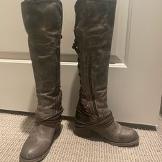 Basically Brand New I Have Barley Worn Them. Open To Reasonable Offers Also Comes With The Box And Cloth Tall Boots With Jeans, Boots With Jeans, Freebird Boots, Freebird By Steven, Shoe Design, Vintage Boots, Tomb Raider, Fall 2024, Tall Boots