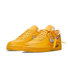 The Nike Air Force 1 x OFF-WHITE is a sneaker like no other. Created by Virgil Abloh, this shoe reunites his iconic design with Bruce Kilgore's classic 1982 basketball shoe. The result is a sneaker that is both stylish and functional. The upper is made of leather and dipped in a rich mustard yellow hue. The contrast zigzag stitching and Helvetica text on the medial quarter panel create a look that is both eye-catching and unique. The exposed foam construction on the collar and tongue add to the overall comfort of the shoe, while the woven tag with Nike Air branding adds a touch of luxury. White Air Force 1, Nike Off White, White Air Forces, Silver Sneakers, Limited Edition Sneakers, Nike Air Force 1 Low, Basketball Sneakers, Air Force Ones, Air Force 1 Low