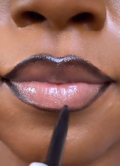 Lip Combos With Black Liner, Lip Combos For Black Women Small Lips, Brown And Black Lip Combo, Lip Lining Black Women, Black Lip Liner Tutorial, Chocolate Lip Combo, How To Do Lip Liner Tutorials, Black Liner Lip Combo, Lip Liner Lip Gloss Combo