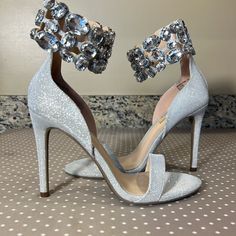 True Religion Metallic Silver Stiletto Heeled Sandal Shoes With Eye-Catching Blingy Rhinestone Around The Ankle Strap / Rear Zip Closure - Ankle Band Has Stretch - Brand New In Box - No Flaws - Heel Height Is 4.25” - All Textile/Fabric Components - Size 7.5m Lace Fancy, Fancy Heels, Trending Heels, Elegant High Heels, Sandal Shoes, Rhinestone Heels, Heeled Sandal, Leather High Heels