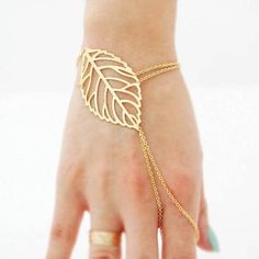 قلادات متدلية, Wrap Armband, Hand Chain Jewelry, Finger Bracelets, Hand Chain Bracelet, Chic Vibes, Gold Armband, Leaf Bracelet, Hand Bracelet