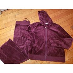 Juicy Couture Women's 2 Piece Velour Set Nwt Size L/Xl Pants Have Drawstring, No Pockets, Size L Hoodie Has Side Pockets And Is Size Xl Color Is Purple Couture Jumpsuit, Juicy Couture Tracksuit, Juicy Couture Pants, Hoodie Style, Velour Fabric, 2000s Fashion Outfits, Tracksuit Set, Baggy Pants, 2000s Fashion