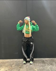 Street Wear Pose Ideas, Poses For Pictures Instagram Streetwear, Aboogiewitdahoodie Concert Outfit, Streetwear Birthday Outfit, Atlanta Outfits Black Women, Ptso Outfits Black Women, Basketball Game Outfit Black Women, Street Wear Poses, Blue Streetwear Outfit