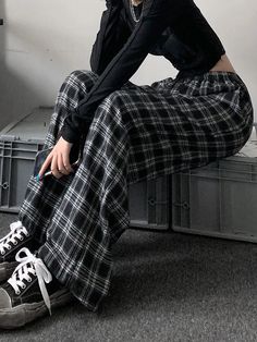 Experience ultra-soft comfort with these plaid, straight-cut sweatpants made of polyester. DETAILSMaterial: PolyesterPant Style: StraightPattern Type: Plaid Cut Sweatpants, Plaid Pants Women, Checkered Trousers, Women Sweatpants, Oversized Sweatpants, Pants Elastic Waist, Oversize Women, Hip Hop Streetwear, Plaid Pants