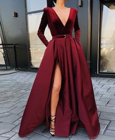 Prom Dress Black, Split Prom Dresses, Homburg, Gorgeous Outfits, Prom Dresses With Pockets, V Neck Prom Dresses, Chique Outfits, Long Sleeve Prom, Dresses Formal Elegant