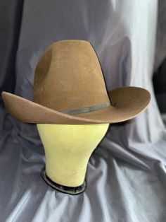 VTG NEW MENS 70S 80S 6 3/4 TRAIL BOSS DYNAFELT BROWN COWBOY WESTERN HAT VTG NEW MENS 70S 80S 6 3/4 TRAIL BOSS DYNAFELT BROWN COWBOY WESTERN HAT THIS IS A VINTAGE VTG NEW MENS 70S 80S 6 3/4 TRAIL BOSS DYNAFELT BROWN COWBOY WESTERN HAT (please look at my other auctions!) COLOR: BROWN SIZE: TAGGED   MENS 6 3/4 SEE MEASUREMENTS BELOW MADE OF:  DYNAFELT FUR BLEND  CONDITION: NICE NEW NEW NEW  NO RIPS, NO HOLES, OR STAINS, UNLESS OTHERWISE STATED MEASUREME NTS: LENGTH:15.5 WIDTH:13 TALL:7 AROUND INSID Trail Boss, Western Hat, Western Hats, Cowboy Western, Look At Me, New New, Western Cowboy, Used Clothing, Cowboy Hats