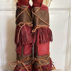 Authentic Native American Dark Red Calfskin Leather And Brown Cowhide. Custom Made,Totally Unique,Unbelievably Comfortable,Breathable,And Durable.The Sole Is Made Of Soft Flexible Foam For Extra Comfort Combined With A Layer Of Rubber For Excellent Grip And Durability.Only Worn A Handful Of Times.Practically Brand New. Knee High Moccasins, Indian Boots, Native American Moccasins, Diy Clothes And Shoes, Brown Cowhide, Denim Skirt Women, Fringe Boots, Skirt Women, Layered Skirt