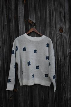 Blue Floral Sweater Fall Knit Sweater, Fall Knitting, Sweater Oversize, Floral Sweater, Long Sleeve Knit Sweaters, Fall Fits, Cozy Knit, Simple Prints, Green Sweater