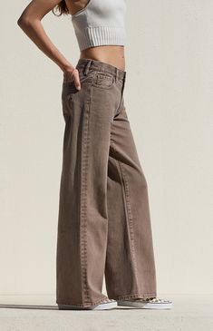 Keep things casual and on-trend this season with the Brown Low Rise Baggy Flare Jeans from PacSun. Offered with a subtle flare and a slouchy baggy fit, these classic low-rise jeans take your next look to a whole new level. Baggy Flare Jeans, Berlin Style, Jeans Pacsun, Jeans Brown, Brown Jeans, Pacsun Jeans, Berlin Fashion, Clothes Style, Low Rise Jeans