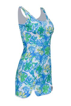 Keep your style fresh, fun, and floral for the summer with this brightly printed Lilly Pulitzer dress! This piece is designed with a bodycon silhouette and mini cut to create a spunky feel that matches the vibrant print featuring flowers and fruit. Slip into this cheery little mini for some fun in the sun along with sandals and your favorite pair of sunnies! Size XXS 100% Polyester Fully lined Pullover Bodycon silhouette Scoop neckline Sleeveless Bust 30" Waist 24" Shoulder to hem 31" Flowers And Fruit, French Girl Chic, Chic Shop, Buy Shoes Online, Fun In The Sun, French Girl, Lilly Pulitzer Dress, Printed Mini Dress, Scoop Neckline