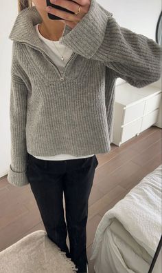 Fall 23 Fashion Trends, Knitwear Ootd, Stockholm Stil, Cold Fashion, Color Pairs, Stockholm Style, Cold Outfits