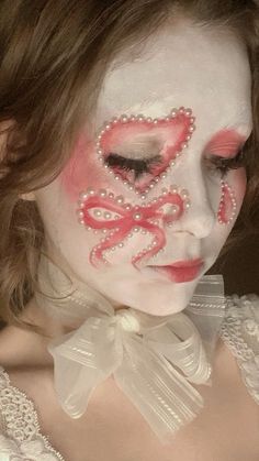 Fun Full Face Makeup Looks, Drag Doll Makeup, Natural Drag Makeup, Doll Drag Makeup, Drag Inspo Makeup, Cute Face Paint Ideas Aesthetic, Coquette Clown Makeup, Porciline Dolls Makeup, Pink Christmas Makeup Look