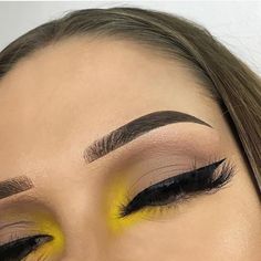 Eyeliner Tips, Yellow Makeup, Yellow Eyeshadow, Makeup Sephora, Pinterest Makeup, Colorful Eye Makeup, Make Up Looks, Makeup Goals