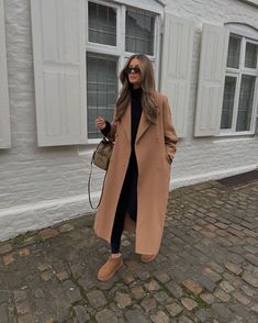 Chilled Work Outfits, Everyday Autumn Outfits, Winter2023 Outfit, Neutral Fall Outfits 2023, Winter Womens Outfits 2023, Prague Outfits Fall, Autumn 2023 Outfits, Winter Neutral Outfits, Coat Over Dress