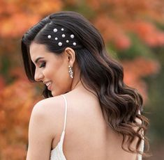 Hairdos With Pearls, Hair Down With Pearls In It, Hollywood Waves Wedding Pearls, Pearl On Hairstyle, Down Hairstyles With Pearls, Bridal Pearls In Hair, Hair Do With Pearls, Pearl Hair Extensions, Bride Hairstyle With Pearls