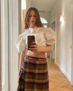 Vivienne Westwood Skirt Outfit, Vivienne Westwood Outfit Casual, Vivienne Westwood Outfit Inspiration, Vivienne Westwood Runway 90s, Vivienne Westwood Inspired Outfit, Vivienne Westwood Outfits, Vivienne Westwood Casual, Vivienne Westwood Outfit, Vivienne Westwood Aesthetic