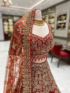 Red Velvet Lehenga, Off Shoulder Lehenga, Red Wedding Lehenga, New Bridal Dresses, Red Bridal Lehenga, Arabic Clothing, Bridal Lehenga Designs, Velvet Lehenga, Lehenga Red