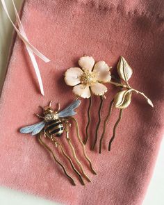 Whimsical Hair Accessories, Earthy Hair Accessories, Antique Hair Accessories, Vintage Floral Jewelry, Cottage Core Hair Accessories, Cottagecore Hair Accessories, Cool Hair Accessories, Vintage Accessories Aesthetic, Hair Flower Accessories