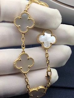 Van Cleef Jewelry, Gold Aesthetic Jewelry, Van Cleef And Arpels Jewelry, Trendy Bracelet, Bracelet Cute, Expensive Jewelry Luxury, Van Cleef And Arpels, Luxe Jewelry, Girly Accessories