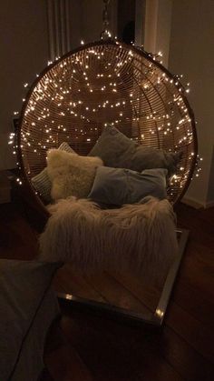 Bean Bag Chair Aesthetic, Hanging Chair In Bedroom, Tumblr Christmas, Room Swing, Colourful Living Room Decor, Cute Diy Room Decor, Cute Bedroom Decor, Home Decor Christmas