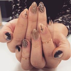 Neutral Nails Leopard, Black Nails With Cheetah Accent Nail, Clear Leopard Nails, Leopard Print Nail Tips, Almond Nail Art Ideas, Cheetah Nails Almond Shape, Dip Nail With Design, Cheetah Nails Summer, Shirt Coffin Nail Ideas