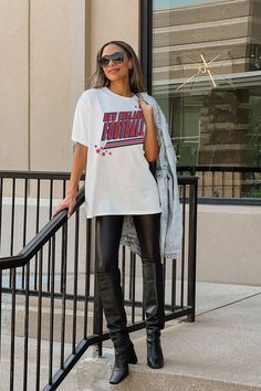 This Coming In Hot Oversized Crewneck Tee is a must-have for any fan! It's a relaxed fit, short sleeve crewneck boyfriend tee with an oversized fit and super soft fabric. It's the perfect way to show your team spirit in style. Plus, it's on trend and fashion forward, so you can stay ahead of the game. Whether you're cheering from the stands or just lounging around the house, this best-selling tee is the perfect way to show your team pride. Get yours today and show your team spirit in style!" Trendy Game Day Short Sleeve T-shirt, Trendy Short Sleeve T-shirt For Game Day, School Spirit T-shirt For Game Day, Relaxed Fit, Casual Crew Neck T-shirt For Football Season, Casual T-shirt For Fan Merchandise With Relaxed Fit, Casual Relaxed Fit T-shirt For Fans, Casual T-shirt With Relaxed Fit For Fan Merchandise, Fall Team Spirit T-shirt For Streetwear, College Style Short Sleeve T-shirt For Game Day