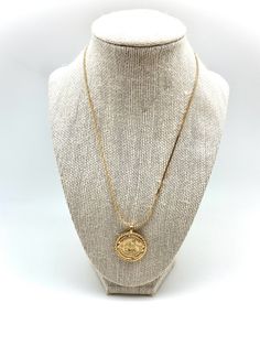 Materials: • Vintage 24K gold plated brass cast 1930 'Kruggerand' coin and snake chain Measurements: • 18" chain, coin is 1" in diameter Notes: • Both coin and chain are circa 1980s Gold-tone Medallion Necklace With Coin Pendant, Vintage Gold-tone Coin Necklace, Vintage Gold Coin Necklace With Chain, Gold Plated Coin Pendant Necklace, Brass Medallion Necklace With Gold Chain, Vintage Brass Coin Necklace, Tarnish Resistant, Gold-tone Coin Pendant Jewelry, Gold-tone Coin Shaped Jewelry Pendant, Vintage Yellow Gold Coin Necklace With Adjustable Chain