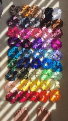 Schruncies Aesthetic, Scrunches For Hair, Aesthetic Scrunchies, Scrunchies Aesthetic, Diy Hair Scrunchies, Scrunchies Diy, Scrunchies Hair, Vsco Girl, Girly Accessories