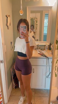 Legging Running Outfit, Basic Cute Outfits Summer, Racerback Outfit Ideas, Athletic Lululemon Outfits, Over Sized Zip Up Hoodie Outfit, Align Tank With Jean Shorts, Outfits For Bodysuits, Layered Gym Outfit, Basic Outfits Athletic