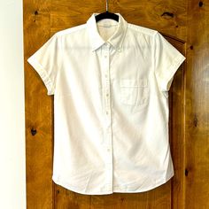 J.Crew White Oxford, Short Sleeve Button Front Collared Shirt. Never Worn Like New. Size Medium. White Oxford, Oxford White, J Crew Shorts, Collared Shirt, Button Front Shirt, Short Sleeve Button, Collar Shirts, Shirt Color, Colorful Shirts