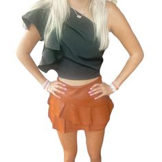 Sarah leather skort – Preppy Palette Boutique Preppy Skirts, Preppy Designs, Leather Skort, Preppy Skirt, Skirts Pleated, Preppy Shorts, Fashion Forward Outfits, Frayed Denim, Ruffled Sleeve Top