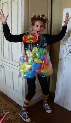 Halloween Costumes for Moms - Wellthy Soul Healthy Living for Women Mom Halloween Costumes, Halloween Costumes Diy Couples, Mom Costumes, Candy Costumes, Diy Halloween Costumes For Women, Diy Halloween Costumes For Kids, Homemade Halloween Costumes, Diy Halloween Costumes Easy, Easy Halloween Costumes