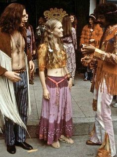 Moda Z Lat 70., Stile Hippie Chic, Looks Hippie, Fashion 60s, Moda Hippie, 60s Hippie, Hippie Lifestyle, Boho Mode, Hippie Aesthetic