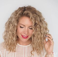 How to restyle curly hair fast and get mega volume - Hair Romance Curly Hair Volume, Octopus Hair, Curl Volume, Curl Styling, Medium Haircut, Scary Place, Curly Haircut, Bad Haircut