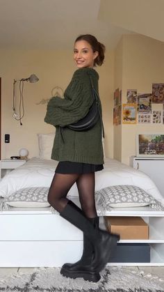 Green Skirt Winter Outfit, 2024 Ootd, Rok Outfit, Look Boho Chic, Sixth Form, Mode Tips, Looks Pinterest, Looks Country, Date Outfit