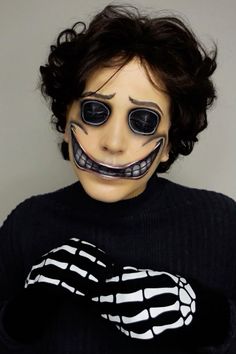 Wybie Lovat makeup from the movie Coraline by Tim Burton Wybie Face Paint, Simple Frankenstein Costume, Wybie Coraline Makeup, Coraline Button Eyes Makeup, Coraline Costume Makeup, Coraline Whybee, Artist Makeup Looks, Tim Burton Costumes Halloween, Tim Burton Photoshoot