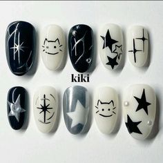 #kiki #unghie Simple Press On Nail Designs, Skater Nails, Alt Nails Designs, Short Star Nails, Star Nail Designs, Band Nails, Designs For Short Nails, Fake Nails Designs, Hippie Nails