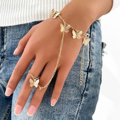 Aesthetic Hand Accessories, Cute Butterfly Jewelry, Grad Jewelry Gold, Butterfly Accessories Jewelry, Hand Accessories Aesthetic, Grad Jewelry, Finger Ring Bracelet, Fantasy Bracelet, 70s Butterfly