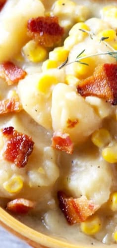 a bowl filled with macaroni and cheese covered in bacon