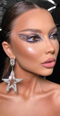 5. Crystal & Glitter Embellishments Once holiday season gone, we will welcome January and the new season will bring with it new fashion and... Runway Looks Makeup, New Make Up Trends 2023, Makeup Trends 2022, Artistic Makeup Ideas, Makeup Artistique, Spring Makeup Ideas, Eye Makeup Idea, Spring Eyeshadow