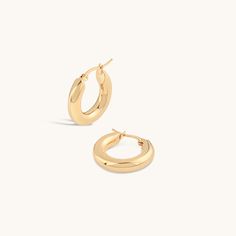 Add a subtle touch of elegance to your favorite outfits with the Ari Hoops. Their simple gold hoop design flatters your natural beauty while giving your look just the right amount of shimmer. Metal: 18k PVD gold-plated stainless steel Diameter: 20mm Hypoallergenic Waterproof Tarnish-free Simple Yellow Gold Tarnish-resistant Huggie Earrings, Simple Yellow Gold Tarnish Resistant Huggie Earrings, Elegant Everyday Solid Color Jewelry, Chic Gold Tarnish-resistant Huggie Earrings, Classic Gold Small Hoop Huggie Earrings, Tarnish Resistant Hoop Earrings, Everyday Tarnish Resistant Hoop Earrings, Chic 14k Gold Huggie Earrings, Everyday Tarnish-resistant Hoop Earrings